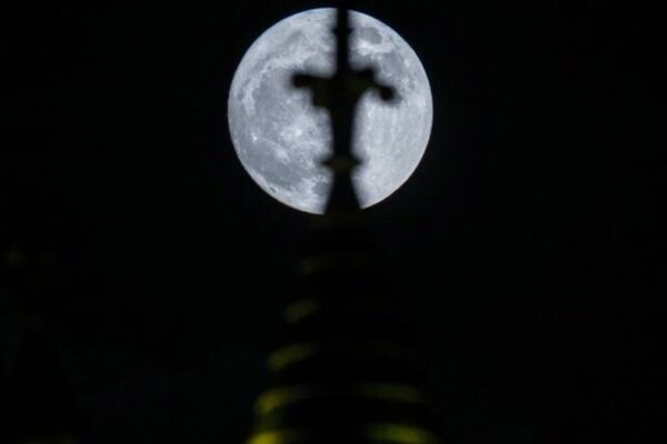 आज की खबर: Tonight’s Supermoon Will Appear Bigger And Brighter: Where To Watch