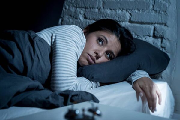 आज की खबर: रात को नींद न आने के 7 वैज्ञानिक कारण और गहरी नींद लेने के कारगर घरेलू उपाय