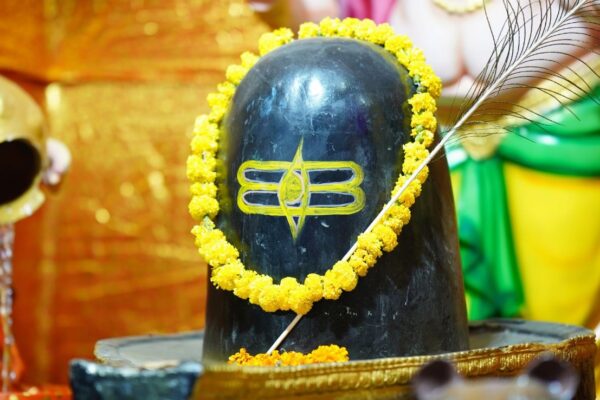 आज की खबर: नोएडा के मंदिरों में चोरी करने वाले शातिर चोर गिरफ्तार, रेकी करने के बाद करते थे वारदात