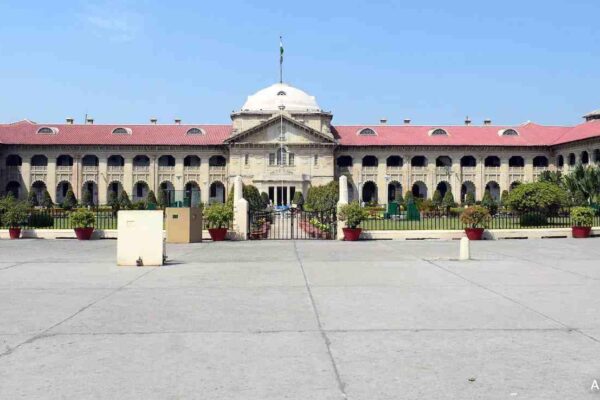 आज की खबर: बरेली हिंसा में फरार आरोपी पहुंचे हाईकोर्ट, बोले- ‘हुजूर हमें पुलिस से बचाइए’