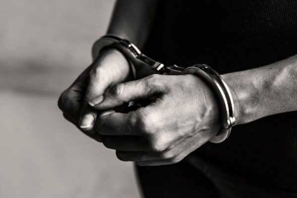 आज की खबर: दिल्ली में बड़े जासूसी नेटवर्क का खुलासा, पुलिस ने ‘जासूस भाइयों’ को किया गिरफ्तार