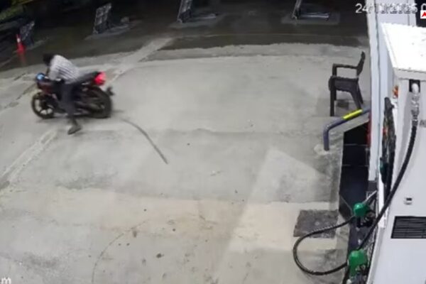 आज की खबर: कुरनूल बस हादसे से पहले का CCTV वीडियो वायरल, बाइक सवार के नशे में होने का दावा