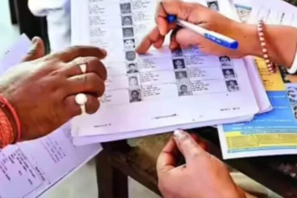 आज की खबर: SIR 2.0: कहीं वोटर लिस्ट से कट न जाए आपका नाम, मतदाता सूची अभियान में इन बातों का रखें ध्यान