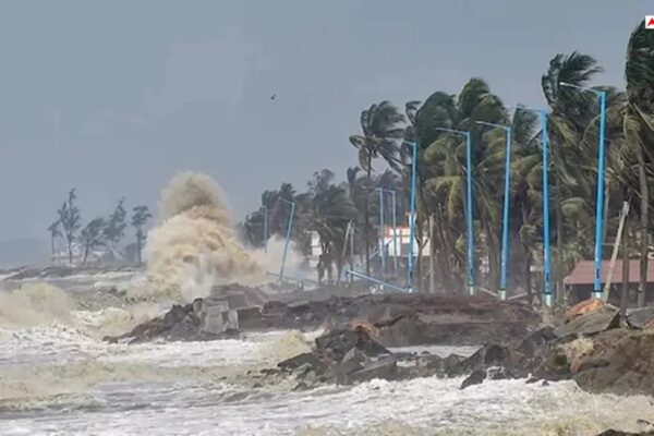 आज की खबर: Cyclone Montha Alert: आंध्र से लेकर तमिलनाडु तक मोंथा साइक्लोन का अलर्ट; PM मोदी ने CM नायडू से की बात, लोगों से घरों में रहने की अपील