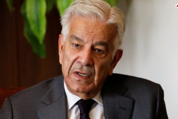 आज की खबर: ‘अफगानिस्तान संग शांति समझौता नहीं हुआ तो खुल कर होगी जंग’, पाकिस्तान के रक्षा मंत्री ने दी धमकी