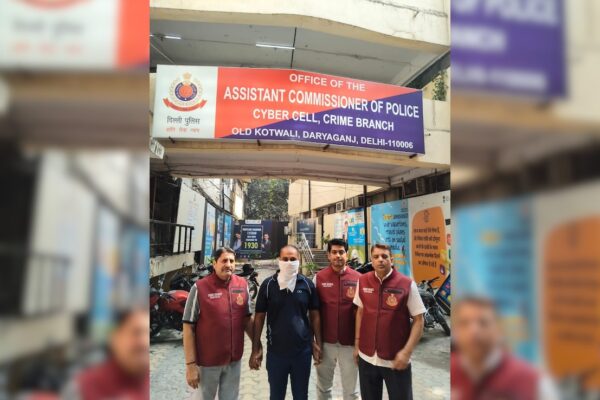 आज की खबर: दिल्ली: सौतेला बेटा ही निकला शिकारी, पिता को जाल में फंसाकर ठग लिए 26 लाख, ऐसे खुला मामला