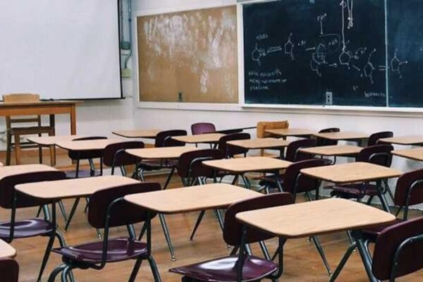 आज की खबर: भारत में जीरो एडमिशन वाले लगभग 8,000 स्कूलों में 20,000 टीचर कर रहे काम, मंत्रालय आंकड़ा