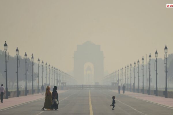 आज की खबर: दिल्ली में अक्टूबर के आखिरी हफ्ते में सर्दी की दस्तक, AQI गंभीर स्तर पर; शाम तक बारिश के आसार