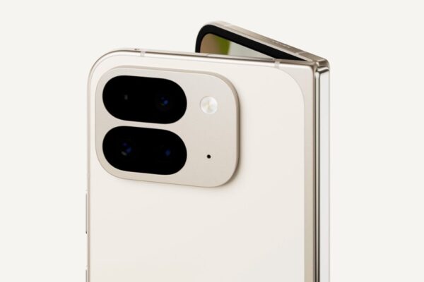 आज की खबर: एक ही झटके में 50 हजार से ज्यादा कम हो गई इस फोल्डेबल फोन की कीमत, जानें कहां मिल रही धांसू डील