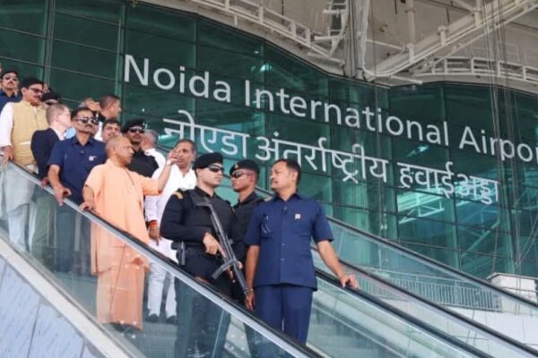 आज की खबर: CM योगी ने नोएडा एयरपोर्ट का किया निरीक्षण, बोले- उत्तर प्रदेश के विकास का बनेगा प्रतीक