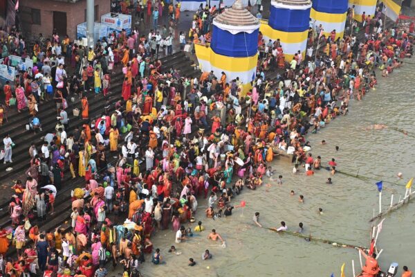 आज की खबर: Chhath Puja Live: छठ महापर्व पर देशभर में उमड़ा श्रद्धा का सैलाब, बिहार में राजनीतिक रौनक भी तेज