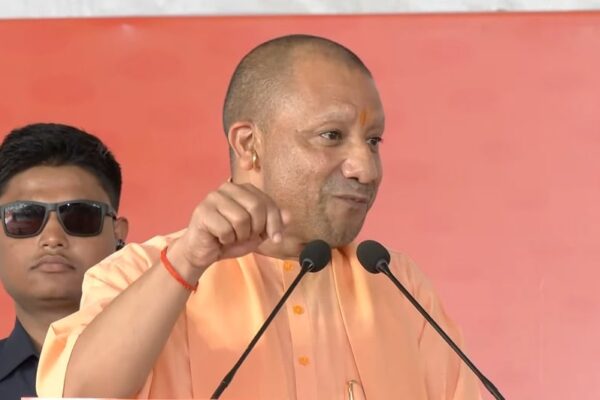 आज की खबर: सीएम योगी ने लखीमपुर खीरी के मंच से बदला मुस्तफाबाद का नाम, बोले- पहले तो कब्रिस्तान की बाउंड्री में पैसा जाता था