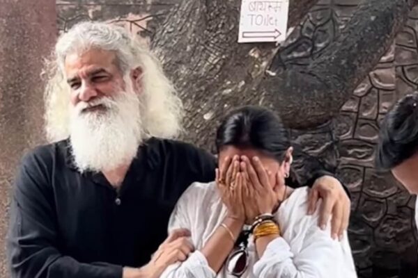 आज की खबर: सतीश शाह को साराभाई वर्सेस साराभाई की टीम ने दी अंतिम विदाई, गाते हुए फूट-फूटकर रो पड़ीं रुपाली गांगुली