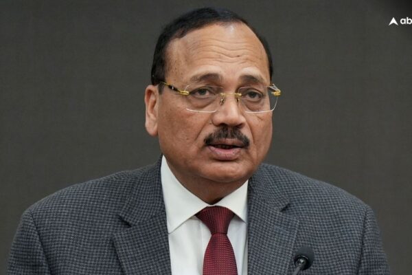 आज की खबर: जूता उछालने के मामले में अवमानना का मुकदमा शुरू करने की मांग पर बोले जस्टिस सूर्यकांत- हम मोटी चमड़ी के लोग हैं, जिन पर…