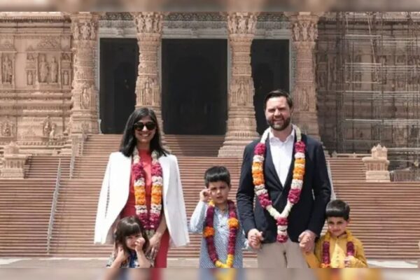 आज की खबर: जेडी वेंस को पत्नी ऊषा के ईसाई बनने की उम्मीद, लेकिन सेकंड लेडी बोलीं- ‘बच्चों की विरासत है रामायण-महाभारत’