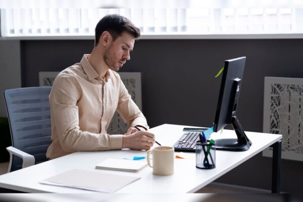 आज की खबर: ऑफिस की टेबल से आज ही हटा दें ये 3 चीजें, Doctor Hansa Yogendra ने बताया बढ़ जाएगा काम पर फोकस, तेज चलेगा दिमाग