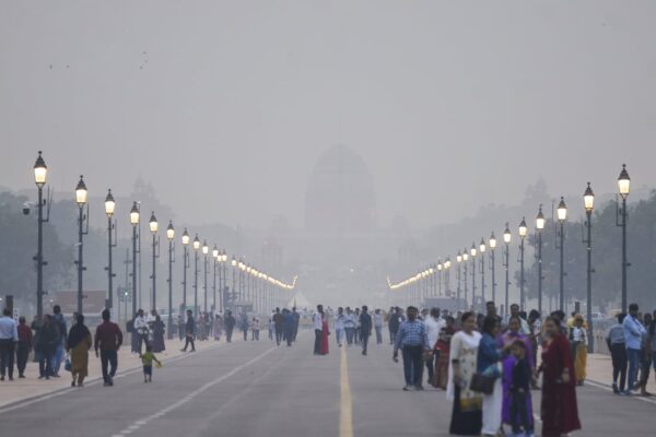 आज की खबर: दिल्ली-नोएडा में कैसी है हवा की सेहत, जानिए देश के सबसे प्रदूषित और साफ हवा वाले शहर