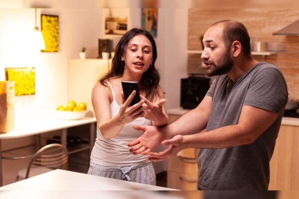 आज की खबर: Relationship Tips: गुस्से में पत्नी भूलकर भी पति को न बोलें ये 5 बातें, शादीशुदा जिंदगी में आ जाएंगी दूरियां!