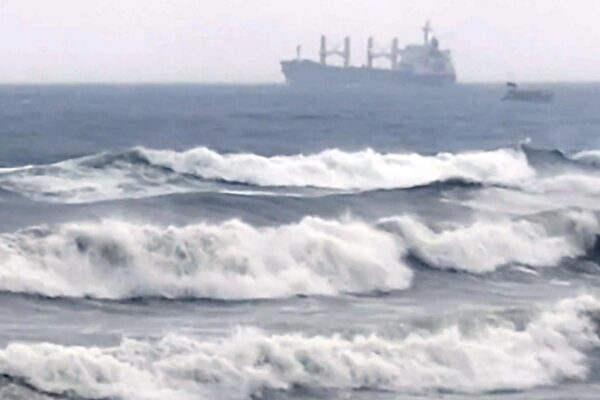 आज की खबर: ‘फूल’ नहीं फायर है मोंथा चक्रवात, 100 की स्पीड से आंध्र तट से टकराया, जानें हर अपडेट