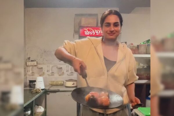 आज की खबर: आयशा खान का वीडियो वायरल, पहाड़ों में टमाटर भरता और गाजर का हलवा दिखीं बनाती तो लोग बोले- घर पर काम नहीं होता…