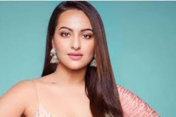 आज की खबर: सोनाक्षी सिन्हा की बहन दे चुकी है हिट फिल्म, शाहरुख-काजोल की फिल्म में कर चुकी है काम