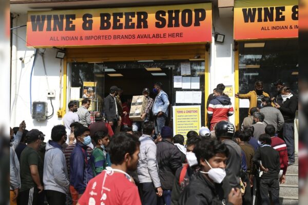 आज की खबर: यूपी-दिल्ली में शराब-बियर से बंपर कमाई, कैसे लाइसेंस लेकर खोल सकते हैं अपनी दुकान?