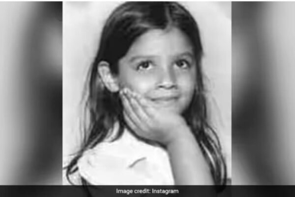 आज की खबर: फोटो में दिख रही यह बच्ची है 90 की सुपरस्टार, सलमान, अजय, अक्षय के साथ दी हिट फिल्में, 21  की उम्र में बनी मां