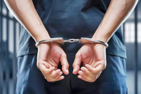 आज की खबर: मुंबई में अवैध रूप से रह रहे 6 अफगानी नागरिक गिरफ्तार, कुलाबा और धारावी में फर्जी नामों से रह रहे थे