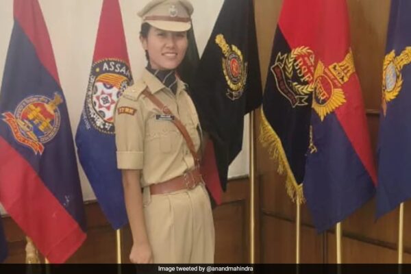 आज की खबर: अरुणाचल की तेनजिन यांगी ने रचा इतिहास, बनीं राज्य की पहली IPS Officer, आनंद महिंद्रा बोले- पहला होना कभी…